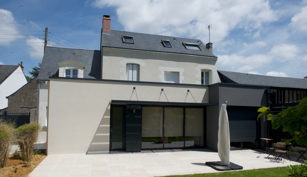 EXT. A – Saint-Cyr-sur-Loire